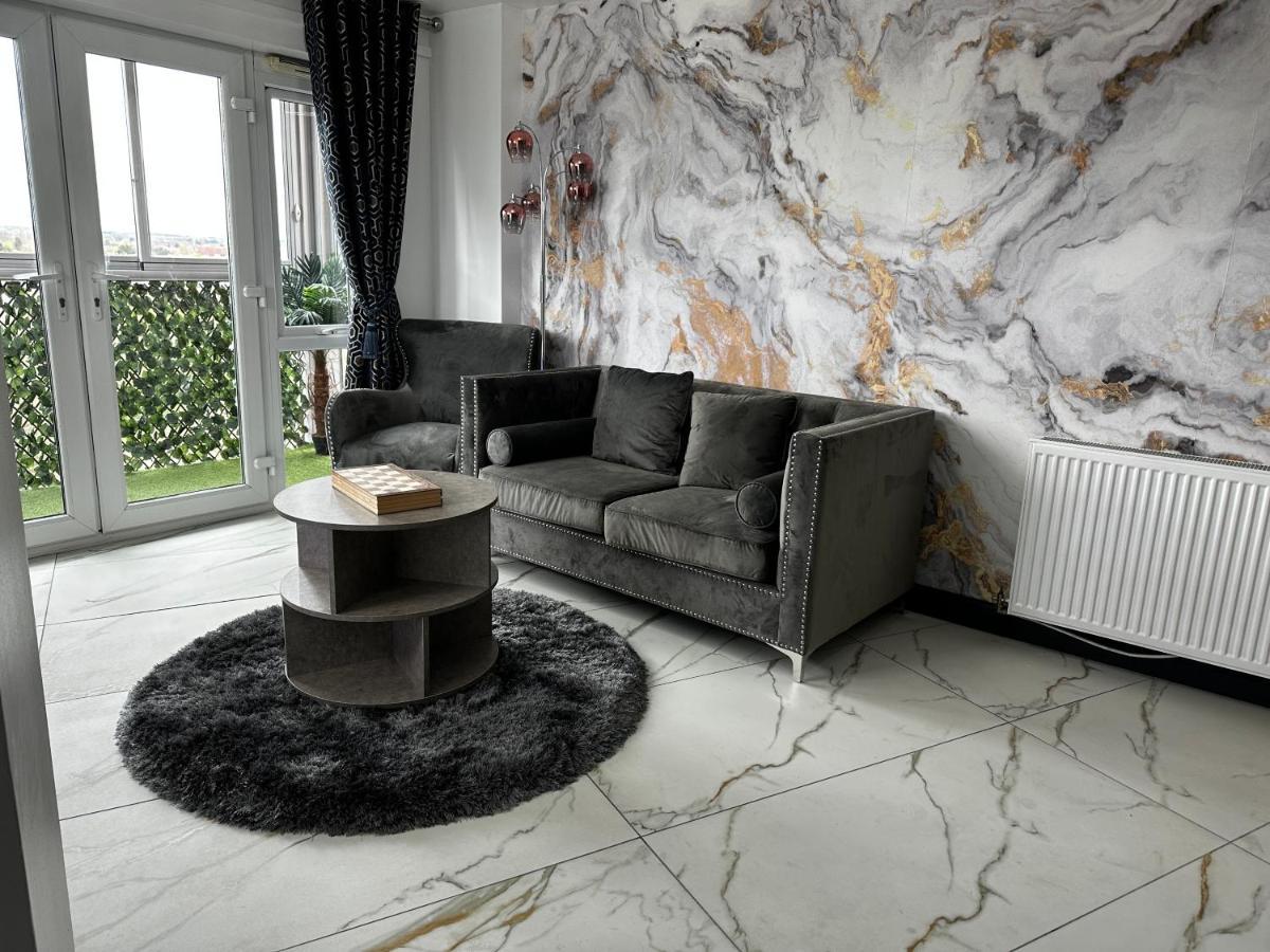 Two Bed Apartment With Balcony Slough,Windsor,Legoland Eksteriør bilde
