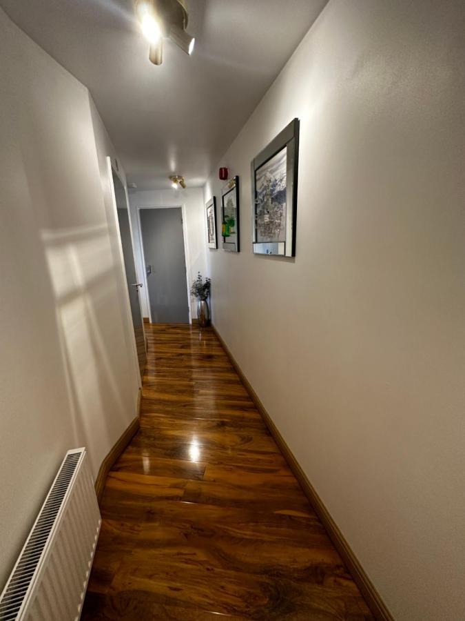 Two Bed Apartment With Balcony Slough,Windsor,Legoland Eksteriør bilde